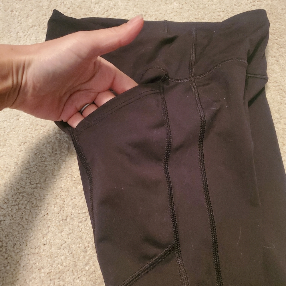 Victoria Sport Knockout Crop Capri Legging - Picture 3 of 8